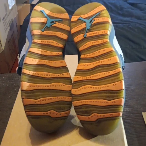 Jordan 10 Retro (2014) Bobcats Mens 6.5Y Womens 8 EUC - Picture 9 of 9